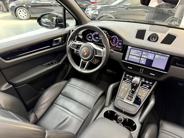 Porsche CAYENNE 3.0 E-Hybrid, 463Pk, 2021, 2de eigenaar, Dealer onderhouden, Panoramadak, Volledig leder, 18 voudig verstelbare stoelen, 360" camera, Sport chrono, Stoelverwarming, Apple carplay, Blind spot, Adaptieve cruise control,