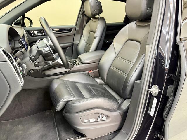Porsche CAYENNE 3.0 E-Hybrid, 463Pk, 2021, 2de eigenaar, Dealer onderhouden, Panoramadak, Volledig leder, 18 voudig verstelbare stoelen, 360" camera, Sport chrono, Stoelverwarming, Apple carplay, Blind spot, Adaptieve cruise control,