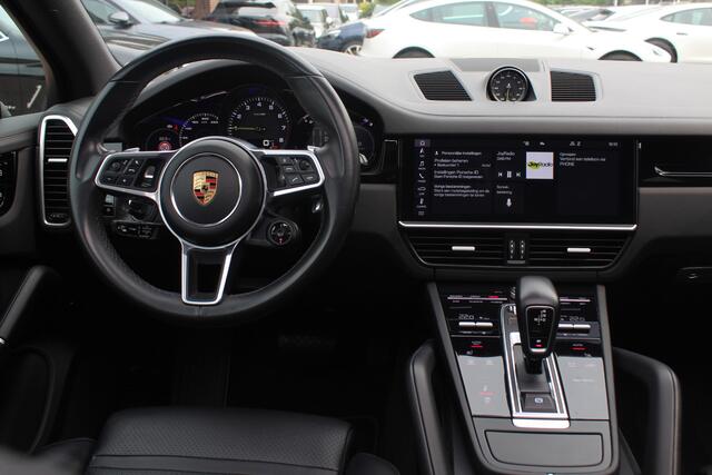Porsche CAYENNE 3.0 E-Hybrid / Trekhaak / Panoramadak / 360Camera / Head-up / 21'' / Keyless / Bose / Sportchrono / Softclose / Stuurverwarming / Leder / Cruise Control
