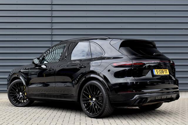 Porsche CAYENNE 3.0 E-Hybrid 462pk | Panoramadak | 22'' Velgen | Matrix PDLS+ | Massage Stoelen | Trekhaak wegklapbaar | Bose |