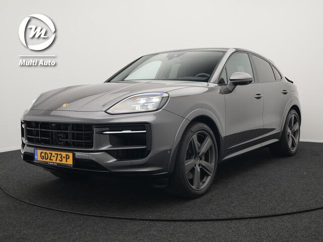 Porsche CAYENNE Coupé 3.0 E-Hybrid Plug In Hybrid 462PK Dealer O.H Facelift PHEV | Panodak | Luchtvering | Sportuitlaat | 4 Wiel Besturing | PDLS+ | Sport Chrono | InnoDrive Adaptive Cruise | SportDesign | Head up | Soft Close | 22"L.M | 360 Camera | 18-voudige leder