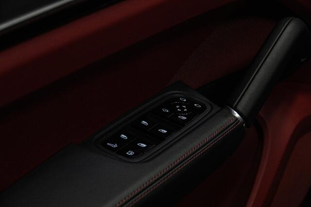 Porsche CAYENNE 3.0 E-Hybrid *Sport-Chrono / PASM / Panorama / BOSE / Soft-Close / Surround-view*