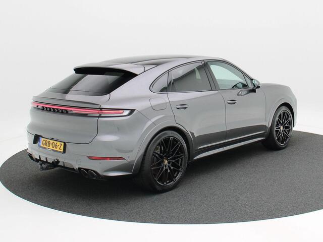 Porsche CAYENNE Coupé 3.0 E-Hybrid | Full LED | Trekhaak | Bose Audio | Panorama Dak | 360? Camera | Carplay | 18 Ledig Elektrische Stoelen | Parkeersensoren | Adaptive Cruise | Stoel Verwarming en Ventilatie | Navigatiesysteem | 22 Inch | 23.710 Km!!