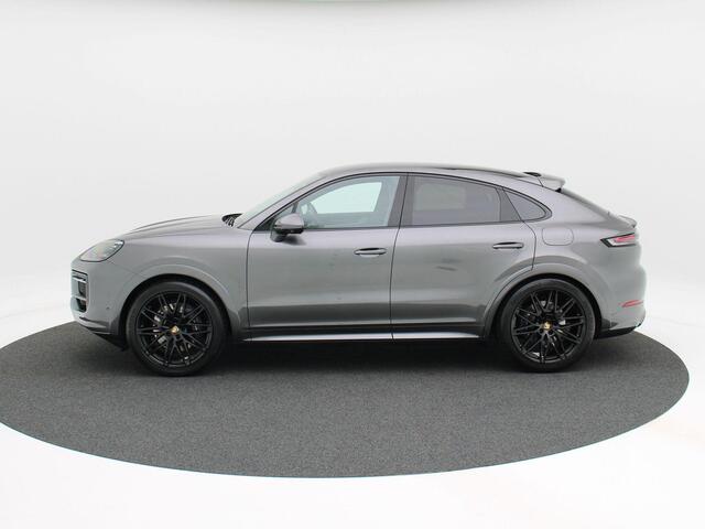 Porsche CAYENNE Coupé 3.0 E-Hybrid | Full LED | Trekhaak | Bose Audio | Panorama Dak | 360? Camera | Carplay | 18 Ledig Elektrische Stoelen | Parkeersensoren | Adaptive Cruise | Stoel Verwarming en Ventilatie | Navigatiesysteem | 22 Inch | 23.710 Km!!