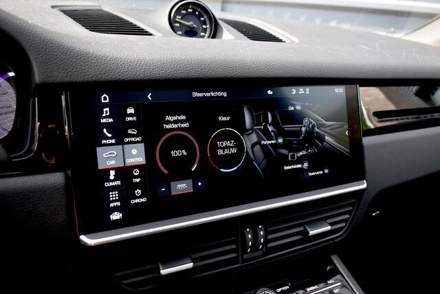 Porsche CAYENNE Coupé 3.0 E-Hybrid 462pk | Panoramadak | Sport Chrono | 360 Camera | 21'' Velgen | Luchtvering | Stuurverwarming | Stoel + Achterbankverwarming | LED Achterlichten donker |