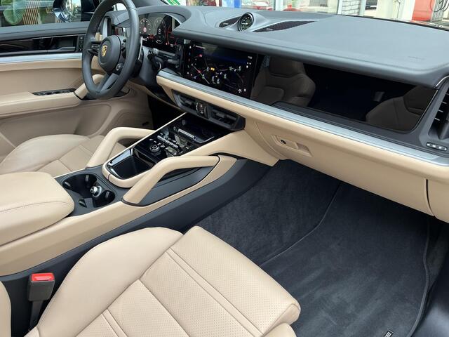 Porsche CAYENNE 3.0 E-Hybrid Pano ACC Luchtvering Sportstoelen 18-