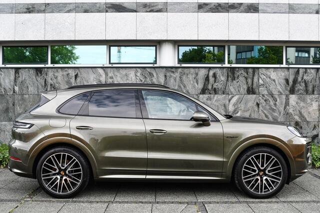 Porsche CAYENNE 3.0 E-Hybrid Aventurine Green PTS |Sport design pakket|Head-up|Trekhaak|22inch|