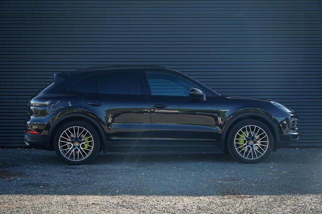 Porsche CAYENNE 3.0 E-Hybrid / Pano / Massage / Trekhaak / Luchtvering / Rear Seat Entertainment