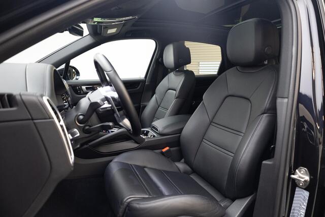 Porsche CAYENNE 3.0 E-Hybrid | 21 Inch | Panoramadak | Luchtvering | 360 Camera | Trekhaak | Leder |