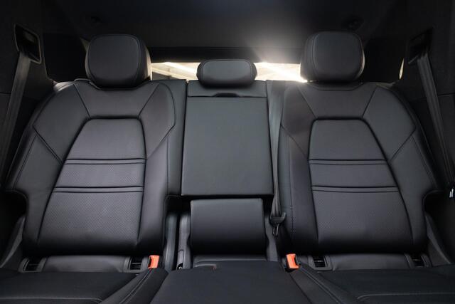 Porsche CAYENNE 3.0 E-Hybrid | 21 Inch | Panoramadak | Luchtvering | 360 Camera | Trekhaak | Leder |