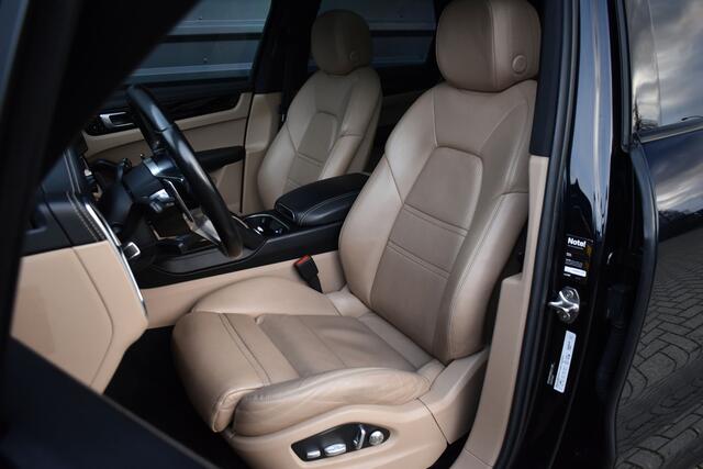 Porsche CAYENNE 3.0 E-Hybrid 462pk | Panoramadak | Trekhaak | 360 Camera | Sport Chrono | Bose | Stuurverwarming | Luchtvering | Orig. NL |