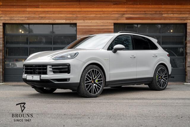 Porsche CAYENNE 3.0 E-Hybrid 470pk | Krijt | 22" | Lucht | InnoDrive | BOSE | SoClo