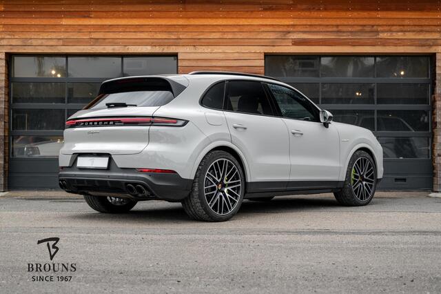 Porsche CAYENNE 3.0 E-Hybrid 470pk | Krijt | 22" | Lucht | InnoDrive | BOSE | SoClo
