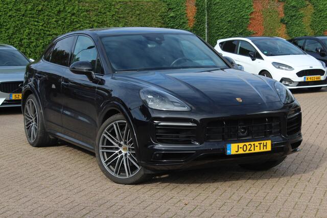 Porsche CAYENNE Coupé 3.0 E-Hybrid / Trekhaak / Panoramadak / Camera / 22'' / CarPlay / Sportdesign+Chrono / Luchtvering / Bose / Dodehoek / Stoelverwarming / DAB / ACC