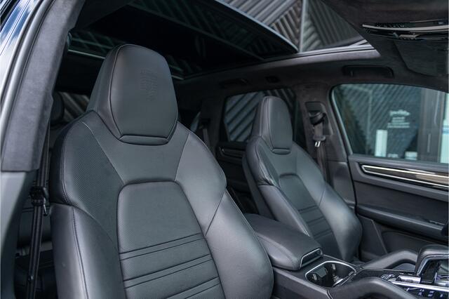 Porsche CAYENNE 3.0 E-Hybrid ACC Pano PDLS+ GTS Stoelvent. Sport Chrono Alcant.Hemel Luchtv.