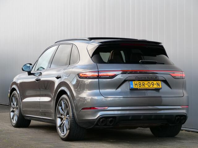 Porsche CAYENNE 4.0 Turbo S E-Hybrid 680pk Automaat Keramisch / Nightvision / Trekhaak / Achterasbesturing