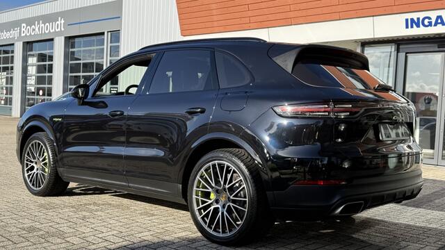 Porsche CAYENNE 3.0 E-Hybrid Pano | Camera | Sport chrono