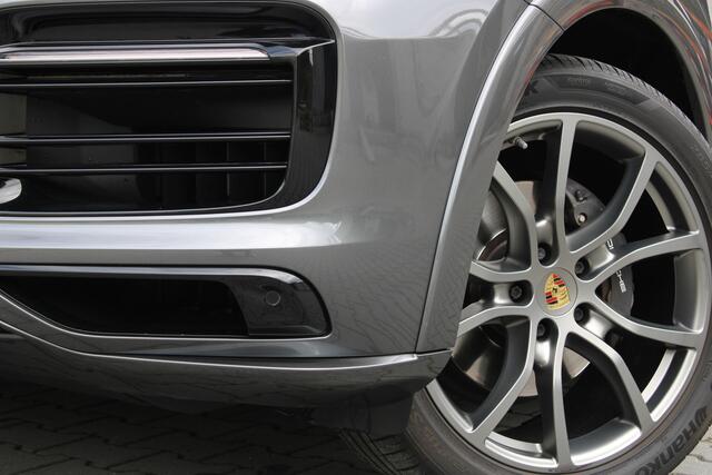 Porsche CAYENNE Coupé 3.0 E-Hybrid Sport Design - Nederlandse Porsche - Dealer onderhouden 1e eigenaar Panoramadak - Luxe stoelen - Adaptive cruise control - 21 Inch Sport Chrono - Trekhaak wegklapbaar