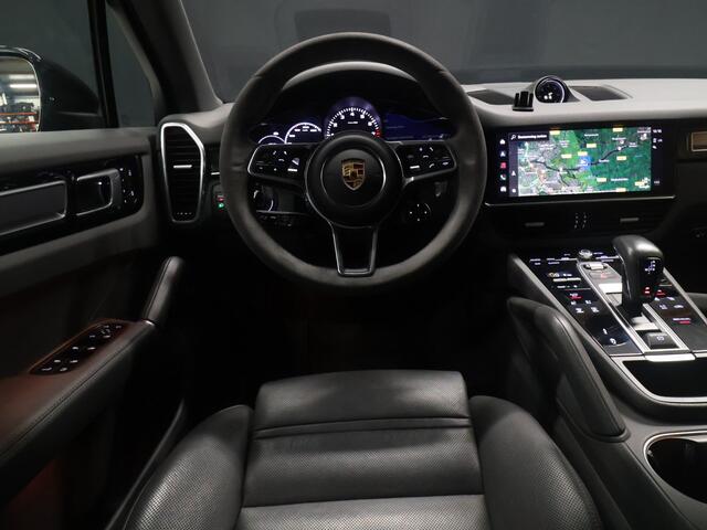 Porsche CAYENNE 3.0 E-Hybrid Platinum Edition [SCHUIFKANTELDAK, SPORT CHRONO, SOFTCLOSE, TREKHAAK INKLAPBAAR, LUCHTVERING, APPLE CARPLAY, ANDROID, MEMORY SEATS, BOSE SOUND, 360 CAMERA, HEAD-UP, ADAPTIVE CRUISE, STOELVENTILATIE, STOELVERW