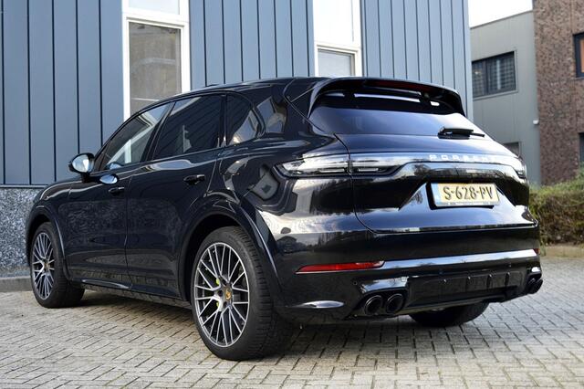Porsche CAYENNE 3.0 E-Hybrid Rijklaarprijs-Garantie Panoramadak Martrix Leder Bose Sfeer verlichting