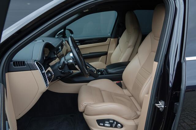 Porsche CAYENNE E-Hybrid 3.0 462Pk 8-Aut. | Luchtvering | Panoramadak | Sport-Chrono | BOSE-Sound | Leder | 21''