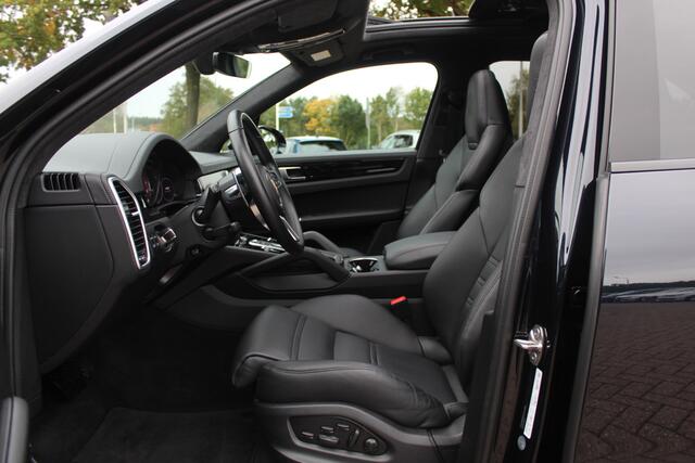 Porsche CAYENNE 3.0 E-Hybrid Platinum Edition / Trekhaak / Panoramadak / 360Camera / Achterasbesturing / Sportuitlaat / 21'' / Luchtvering / Bose / Sportdesign + Chrono / Carbon intr. / 4zone Airco / Stoelventilatie+verwarming / Stuurver