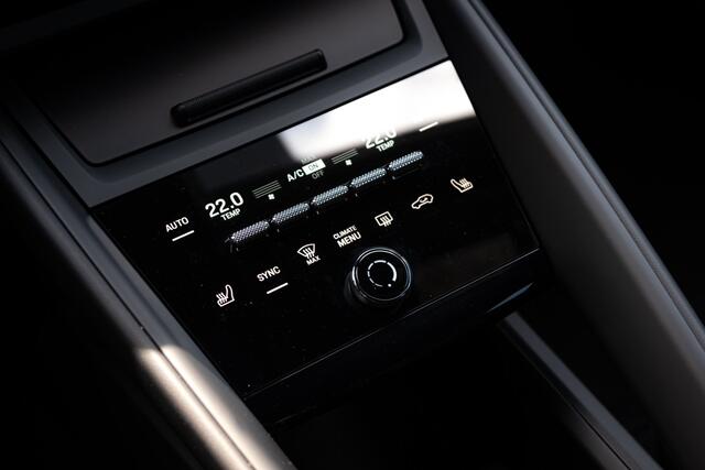 Porsche MACAN Electric Luchtvering/ Panoramadak / BOSE® / NP ¤ 105.046