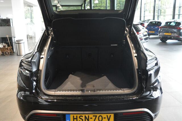 Porsche MACAN 4 100 kWh navi pano cruise camera sport chrono 20 inch !!