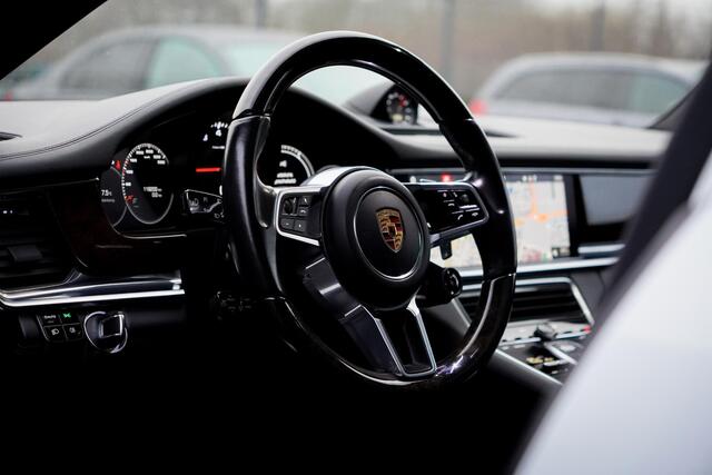 Porsche PANAMERA Sport Turismo 2.9 4S / Sportdesign / Pano / Stoelklima / Bose / 21''