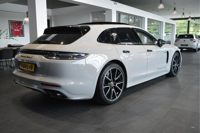 Porsche PANAMERA Sport Turismo 4.0 Turbo S E-Hybrid pano Burmester Softclose !!