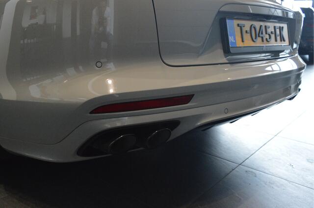 Porsche PANAMERA Sport Turismo 4.0 Turbo S E-Hybrid pano Burmester Softclose !!