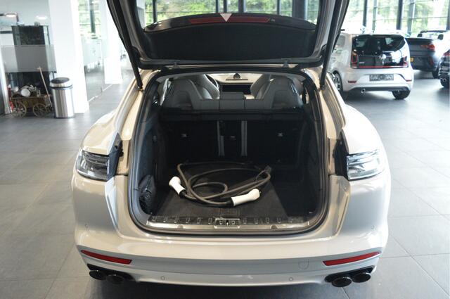 Porsche PANAMERA Sport Turismo 4.0 Turbo S E-Hybrid pano Burmester Softclose !!
