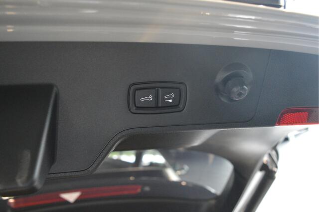 Porsche PANAMERA Sport Turismo 4.0 Turbo S E-Hybrid pano Burmester Softclose !!