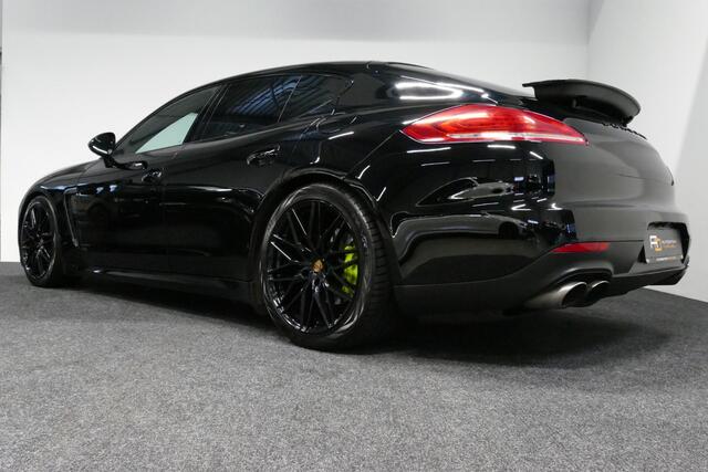 Porsche PANAMERA 3.0 S E-Hybrid / Schuif-/kanteldak / Elektr. verstelbare voorstoelen (links memory) / Luchtvering / BOSE Sound / Softclose - servosluiting / 20'' LMV / Porsche Dynamic Light System Plus (PDLS+) / Achteruitrijcamera / Standairco / Porsce Active Suspension