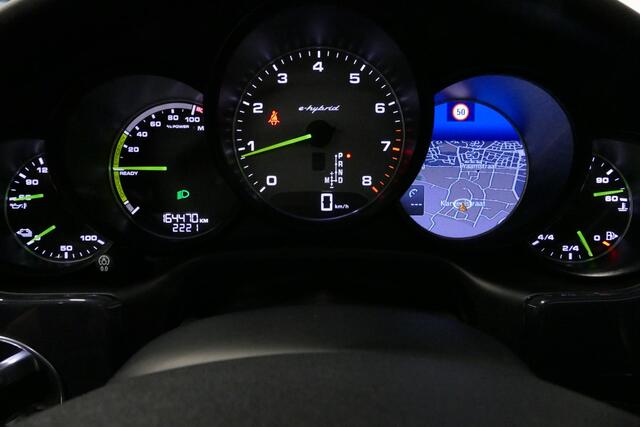 Porsche PANAMERA 3.0 S E-Hybrid / Schuif-/kanteldak / Elektr. verstelbare voorstoelen (links memory) / Luchtvering / BOSE Sound / Softclose - servosluiting / 20'' LMV / Porsche Dynamic Light System Plus (PDLS+) / Achteruitrijcamera / Standairco / Porsce Active Suspension
