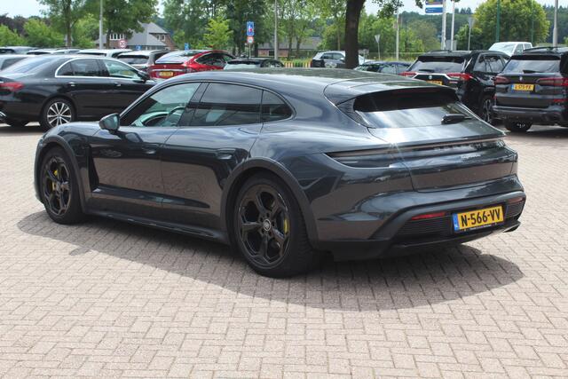 Porsche Taycan Cross Turismo 4 93 kWh / Panoramadak / 360Camera / Head-up / Passenger Display / 20'' / Bose / Sportchrono / Leder / Luchtvering / Stuurverwarming / Dodehoek / ACC / Stoelverwarming 4x / Warmtepomp