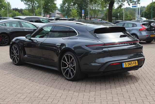 Porsche Taycan Sport Turismo 79 kWh / Panoramadak / Camera / Adaptieve stoelen / Luchtvering / 21'' / Bose / Keyless / Sportchrono / Stoelverwarming / DAB / ACC