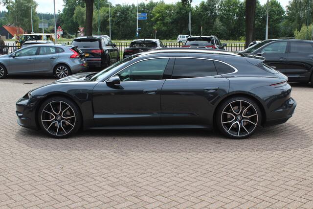 Porsche Taycan Sport Turismo 79 kWh / Panoramadak / Camera / Adaptieve stoelen / Luchtvering / 21'' / Bose / Keyless / Sportchrono / Stoelverwarming / DAB / ACC