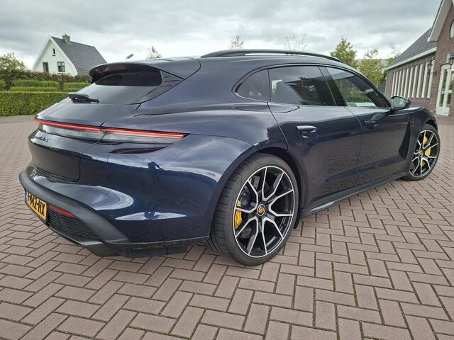 Porsche Taycan Sport Turismo Turbo S 93 kWh 761pk | Burmester | Keramische remmen | Volleder | HUD | SportChrono | Panodak | Bijrijdersdispay | PDCC | Stoelventilatie | 5-pers | SportDesign | InnoDrive| Carbon in/exterieur | Etc..  247300 nw prijs   (Org NL)