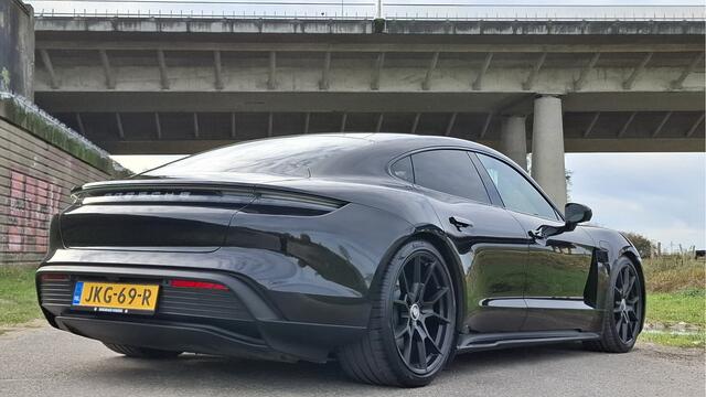 Porsche Taycan 4S | Warmtepomp | 93,4 kWh Accu | Navigatie/Android/Apple Carplay | LM Velgen 21" | Panoramadak | Rondomzichtcamera | Stoelen Voor Verwarmd/Geventileerd/Massage |