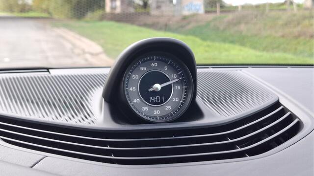 Porsche Taycan 4S | Warmtepomp | 93,4 kWh Accu | Navigatie/Android/Apple Carplay | LM Velgen 21" | Panoramadak | Rondomzichtcamera | Stoelen Voor Verwarmd/Geventileerd/Massage |