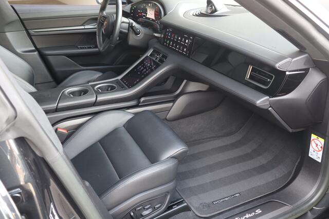 Porsche Taycan TURBO S 93kWh Fabrieksgarantie T/M 03-2027 Carbon Int.Delen I Pano I Sport Chrono