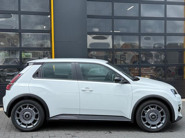 Renault 5 E-TECH 100% ELECTRIC NightenDay 120pk Pack Winter