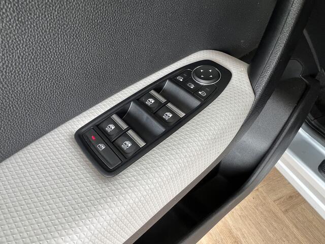 Renault CAPTUR 1.3 TCe 130 Intens | Groot Navi | Bose | Stoelverwarming | Camera | Led | PDC | 17" | Volledig onderhouden!