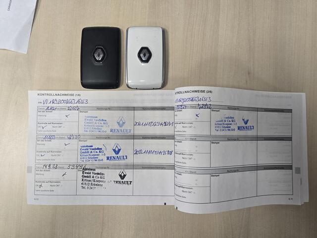 Renault CAPTUR 1.6 E-Tech Plug-in Hybrid 160 Intens / BOSE / Stoelverwarming / Camera / Carplay