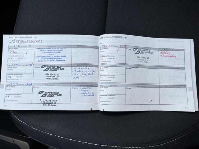 Renault CAPTUR 1.0 TCe 100 Zen / Navigatie full map / Apple Carplay & Android Auto / Parkeersensoren achter / Keyless Entry & Start / Cruise- en Climate Control / Radio