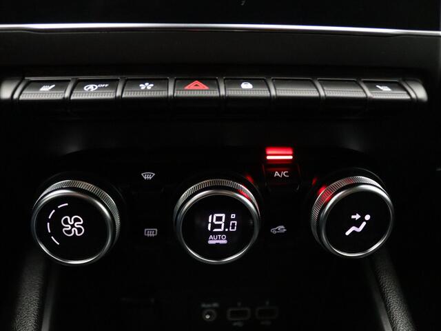 Renault CAPTUR 140pk TCe Initiale Paris Automaat Camera | Adapt. Cruise | Navi | Parkeersens. v+a | Trekhaak