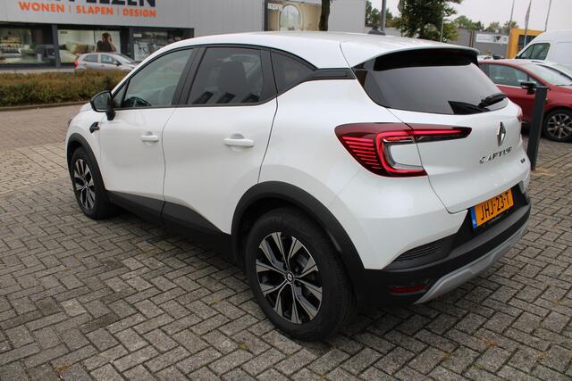 Renault CAPTUR E-Tech Hybrid 145 Evolution | Weinig kms | Easy Link Navigatie |