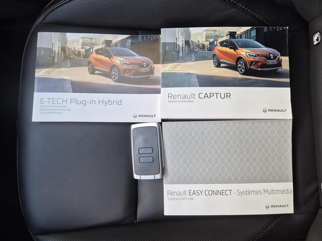 Renault CAPTUR 1.6 E-Tech Plug-in Hybrid 160 Initiale Paris / Automaat / Apple Carplay Android Auto / Rondomzicht camera / Stuur-, en Stoelverwarming / Keyless Entry/Start / Navigatie /