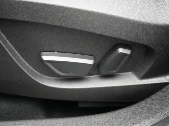 Renault CAPTUR 1.6 E-Tech Initiale Paris Plug In Hybrid 160pk Dealer O.H PHEV | Adaptive Cruise | 360 Camera | Lederen Sportstoelen Verwarmd | Stuur Verwarmd | Blis | Keyless | Navigatie | DAB | 18"L.M |